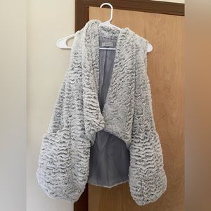 GRAY FUZZY VEST